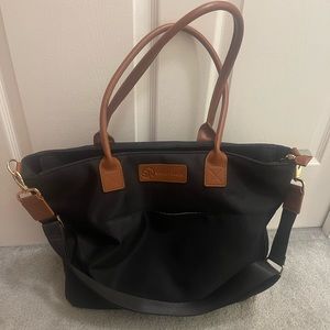 Sarah Wells Abby pump bag in black